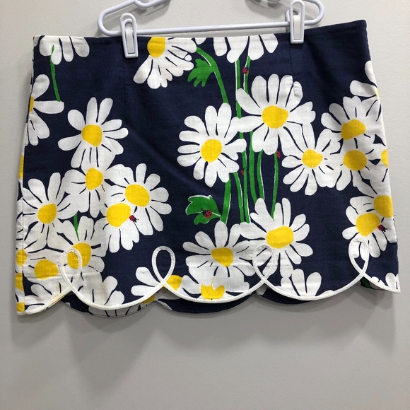 Lilly Pulitzer Dresses & Skirts - Lilly Pulitzer Originals Scalloped Daisy Skirt Lilly Pulitzer Dresses & Skirts - Lilly Pulitzer Originals Scalloped Daisy Skirt